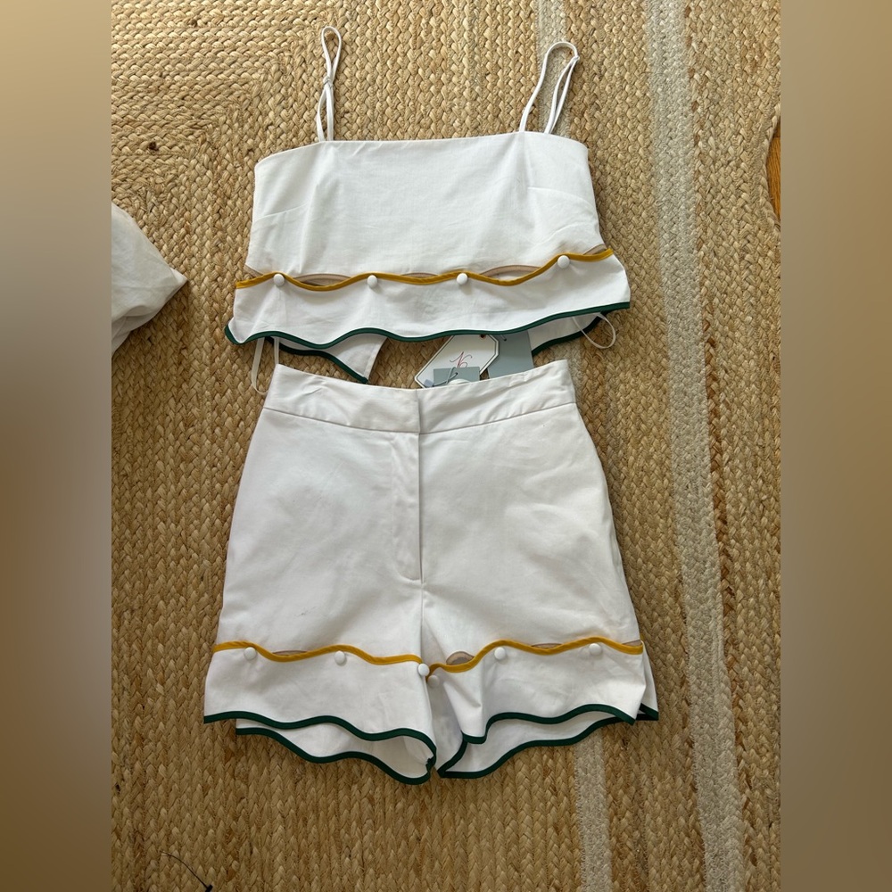 NWT ANTONIO MELANI X Nat Note Two Piece Scalloped Set